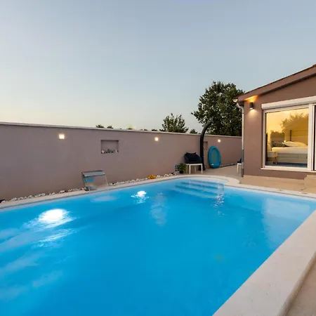 Lovely In With Sauna * Peroj