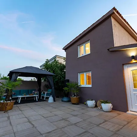 Nyaraló Lovely In With Sauna Peroj