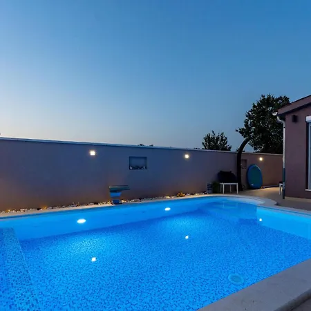 Lovely In With Sauna * Peroj