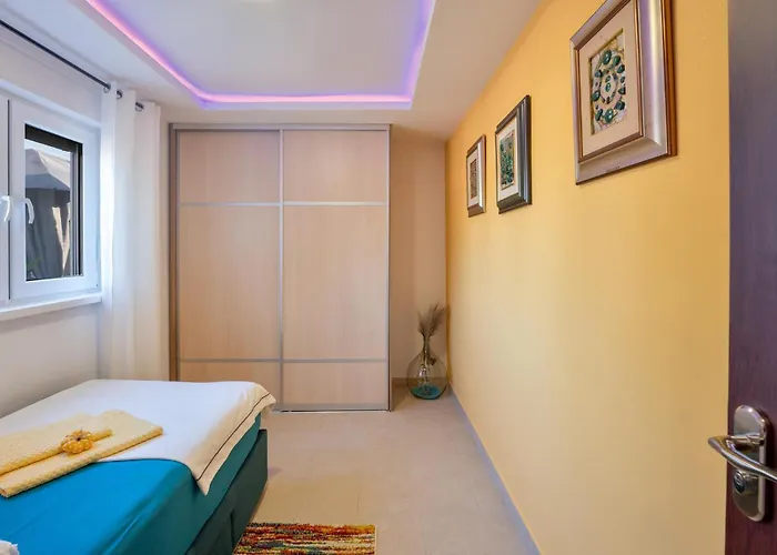 Lovely In With Sauna Holiday home *