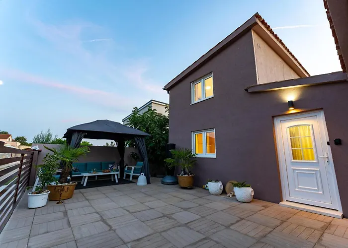 펜션 Lovely In With Sauna 페로이