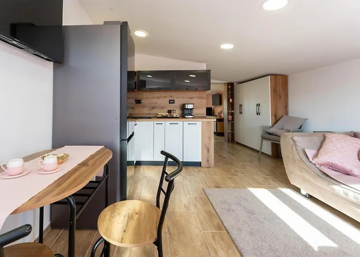 度假居 Lovely In With Sauna 佩罗杰